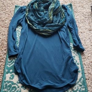 Long sleeve with scarf